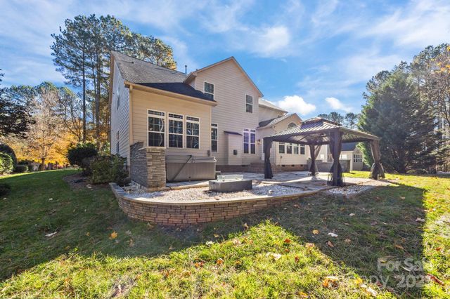 213 Beech Bluff Drive, Mount Holly, NC 28120