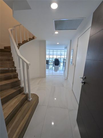 17111 E Biscayne Boulevard 1011, North Miami Beach, FL 33160