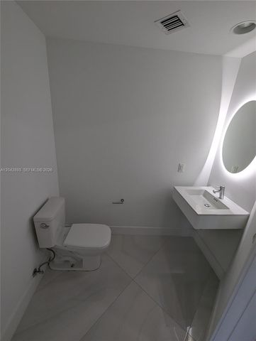 17111 E Biscayne Boulevard 1011, North Miami Beach, FL 33160