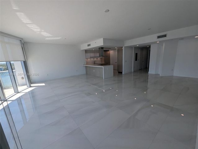 17111 E Biscayne Boulevard 1011, North Miami Beach, FL 33160