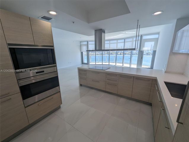 17111 E Biscayne Boulevard 1011, North Miami Beach, FL 33160