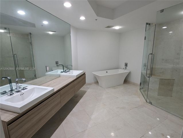17111 E Biscayne Boulevard 1011, North Miami Beach, FL 33160