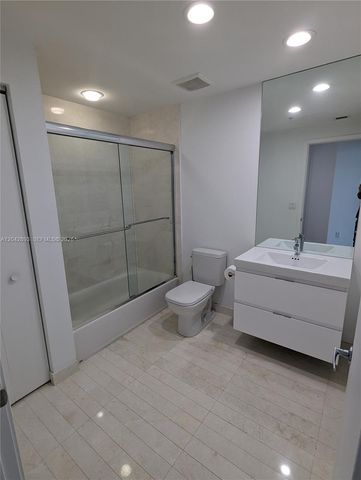 17111 E Biscayne Boulevard 1011, North Miami Beach, FL 33160