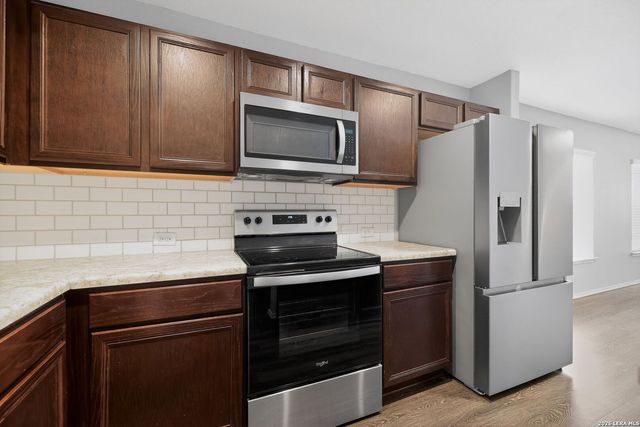 2427 CAMBERLY VW, Converse, TX 78109