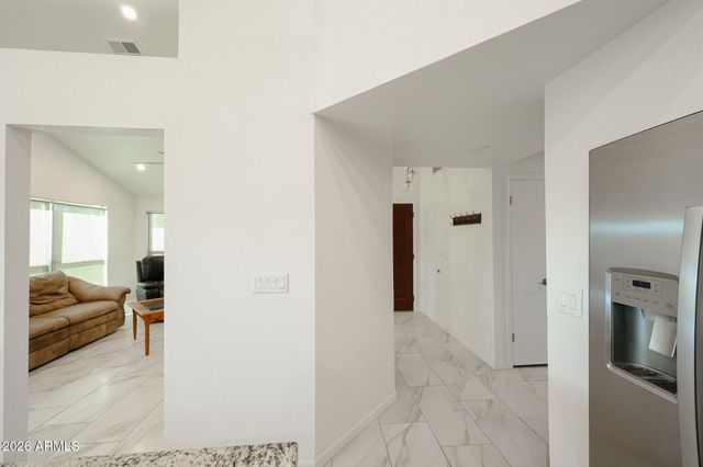 1646 N COMANCHE Drive, Chandler, AZ 85224