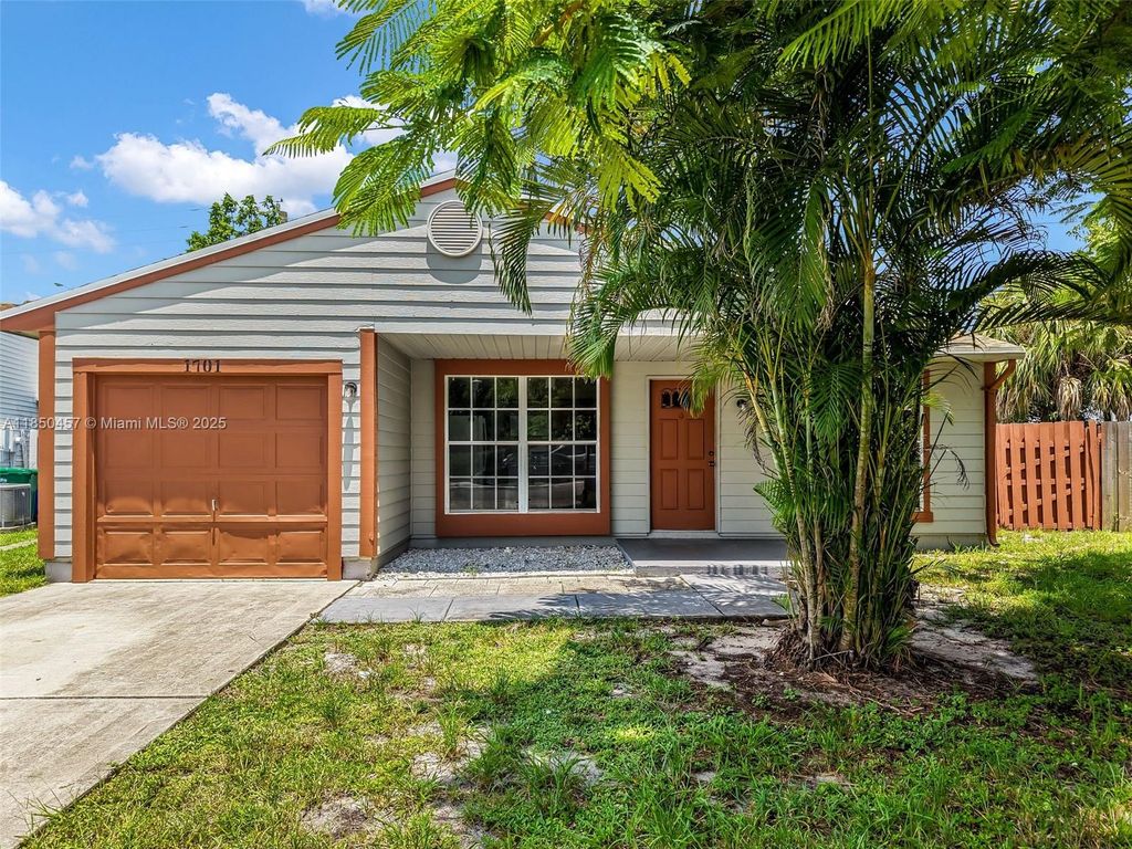 1701 SW 84th Ave, Miramar, FL 33025
