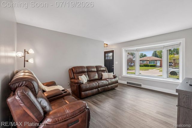 32021 Grandview Avenue, Westland, MI 48186