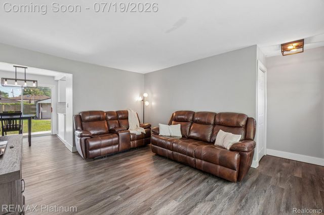 32021 Grandview Avenue, Westland, MI 48186