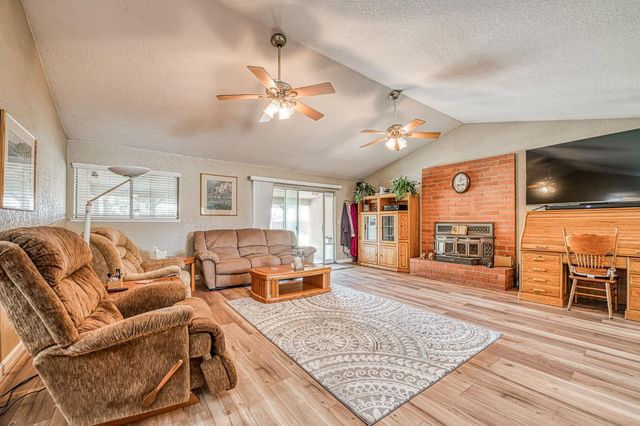 5400 Amber Avenue, Clovis, CA 93619