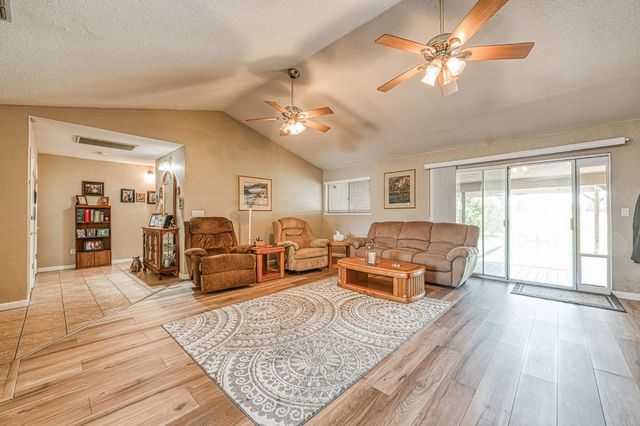 5400 Amber Avenue, Clovis, CA 93619