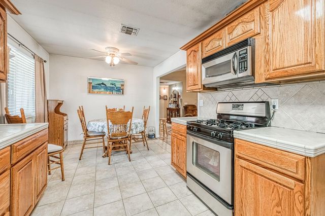 5400 Amber Avenue, Clovis, CA 93619