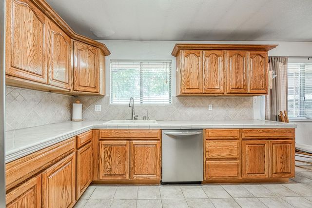 5400 Amber Avenue, Clovis, CA 93619