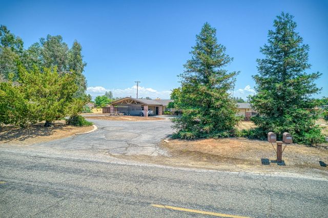 5400 Amber Avenue, Clovis, CA 93619