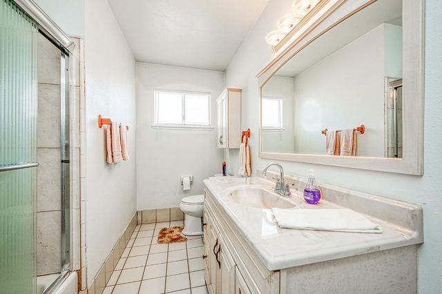 5400 Amber Avenue, Clovis, CA 93619