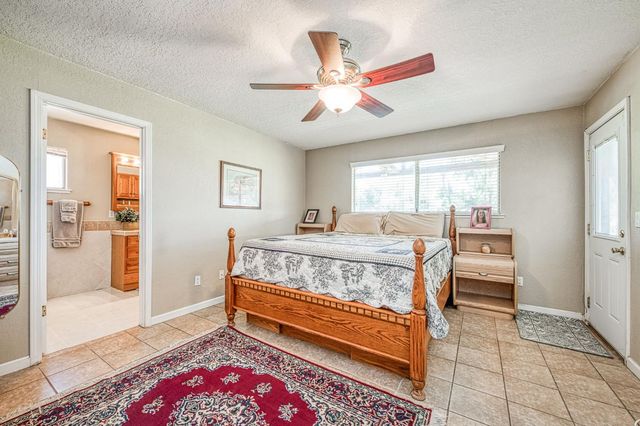 5400 Amber Avenue, Clovis, CA 93619