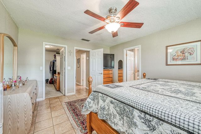 5400 Amber Avenue, Clovis, CA 93619