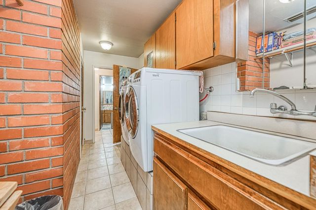 5400 Amber Avenue, Clovis, CA 93619