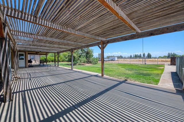 5400 Amber Avenue, Clovis, CA 93619