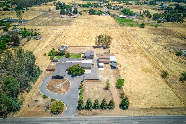 5400 Amber Avenue, Clovis, CA 93619