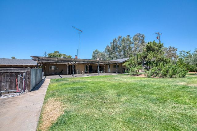 5400 Amber Avenue, Clovis, CA 93619