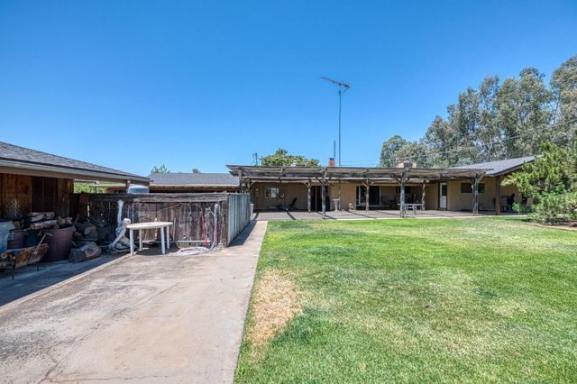 5400 Amber Avenue, Clovis, CA 93619