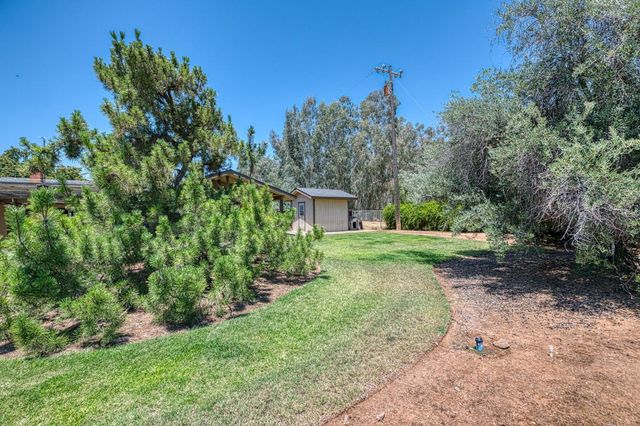 5400 Amber Avenue, Clovis, CA 93619