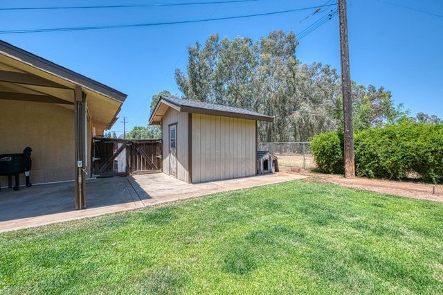 5400 Amber Avenue, Clovis, CA 93619
