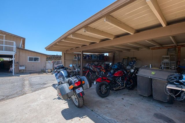 5400 Amber Avenue, Clovis, CA 93619