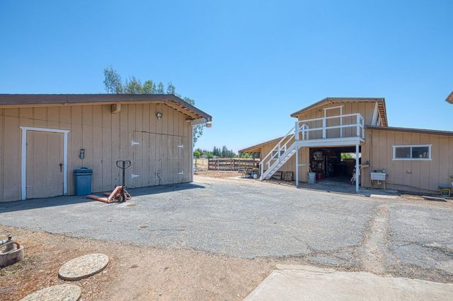 5400 Amber Avenue, Clovis, CA 93619