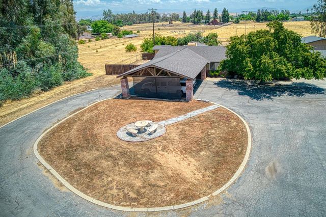 5400 Amber Avenue, Clovis, CA 93619