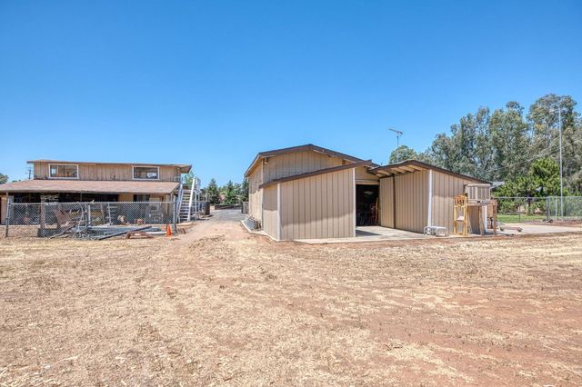 5400 Amber Avenue, Clovis, CA 93619