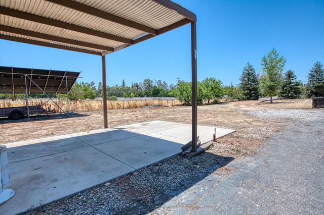 5400 Amber Avenue, Clovis, CA 93619