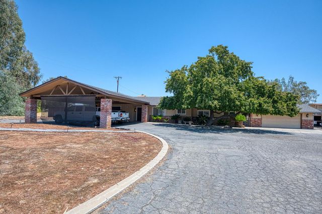 5400 Amber Avenue, Clovis, CA 93619