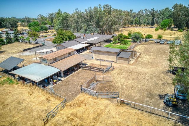 5400 Amber Avenue, Clovis, CA 93619