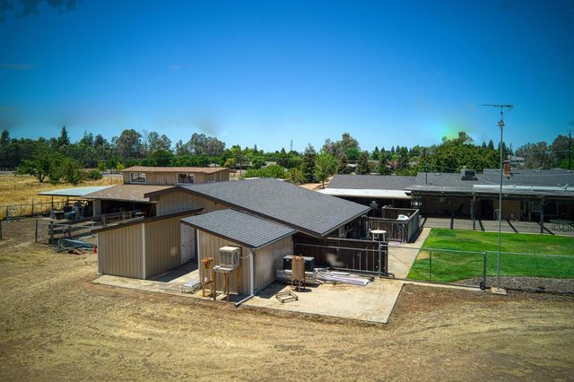 5400 Amber Avenue, Clovis, CA 93619