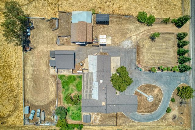5400 Amber Avenue, Clovis, CA 93619