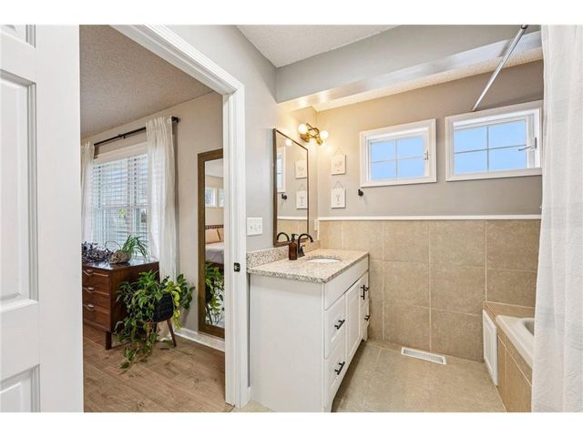 719 Monroe Street, Hudson, WI 54016