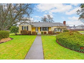 135 AYRES Rd, Eugene, OR 97408