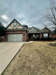 5607 Chadwick Drive, Rogers, AR 72758