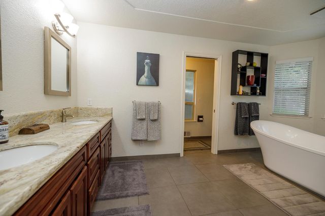 2600 Raleigh Ct, Turlock, CA 95382