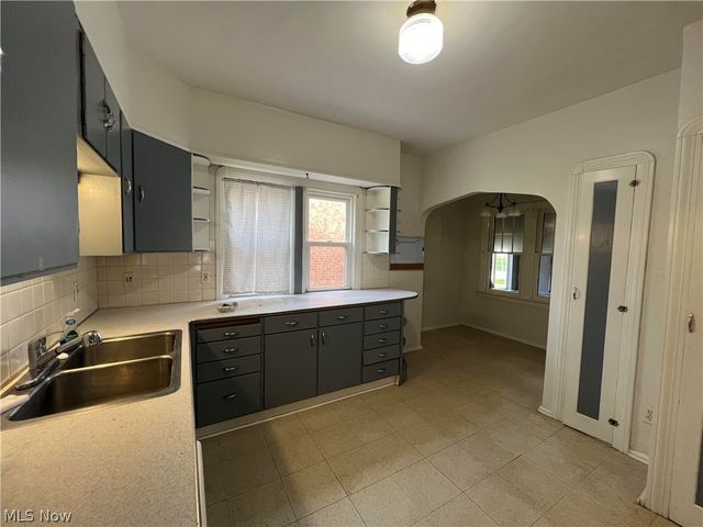 5406 Theota Avenue, Parma, OH 44129