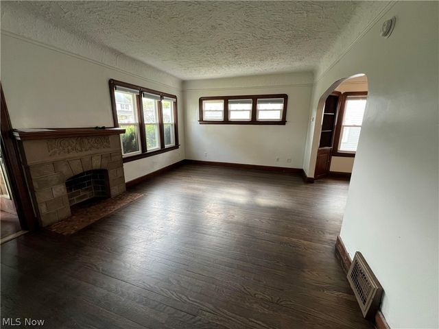 5406 Theota Avenue, Parma, OH 44129
