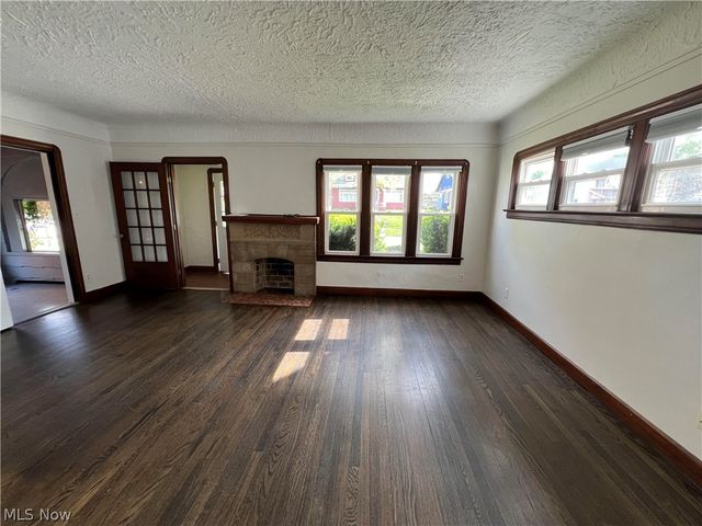 5406 Theota Avenue, Parma, OH 44129