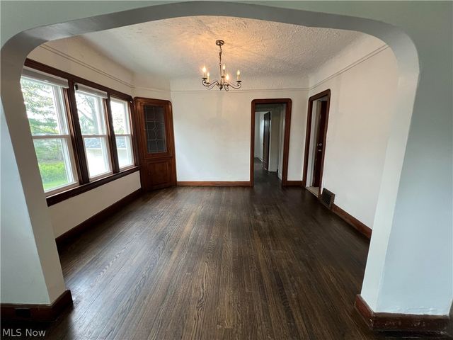 5406 Theota Avenue, Parma, OH 44129