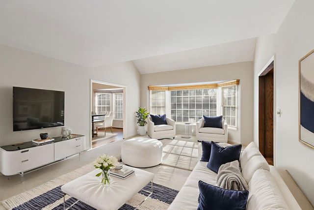 43 Ravenscraig Lane, Inverness, IL 60067