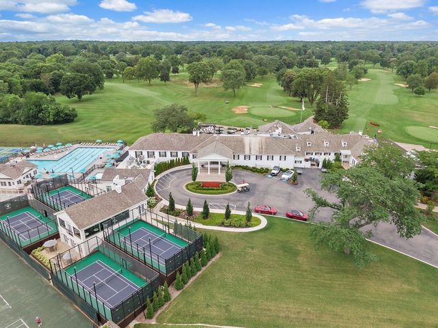 43 Ravenscraig Lane, Inverness, IL 60067