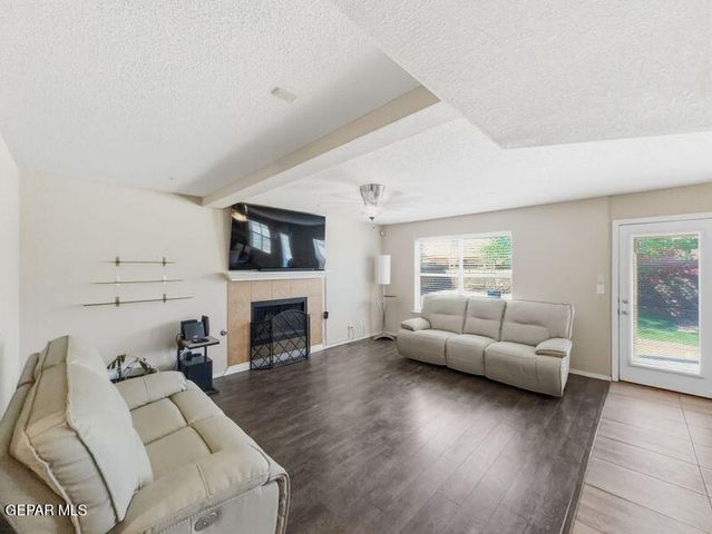 733 VERN BUTLER Drive, El Paso, TX 79932