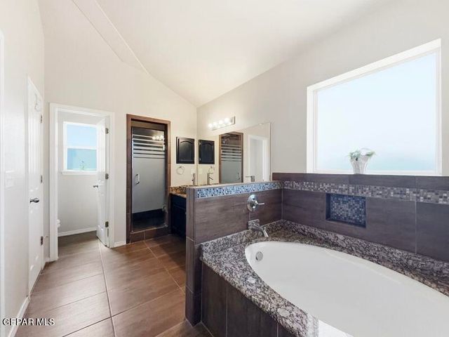 733 VERN BUTLER Drive, El Paso, TX 79932