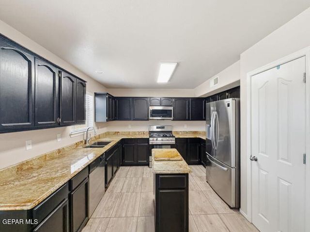733 VERN BUTLER Drive, El Paso, TX 79932