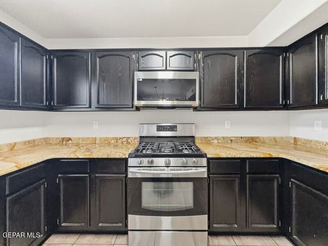 733 VERN BUTLER Drive, El Paso, TX 79932